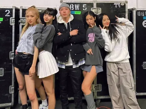 Producer đứng sau Blackpink hợp tác với các anh trai Tinh hà say hi