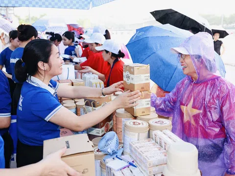 Vinamilk Sure đồng hành cùng người cao tuổi chủ động sống khỏe
