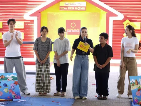 Mái Ấm Gia Đình Việt: Trần Ngọc Vàng khóc nghẹn, cùng FC lan tỏa yêu thương