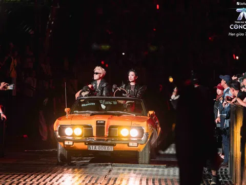 -	Tinh Hà “Say Hi” Concert Đêm 1: 24 Anh Trai hội ngộ và câu chuyện về Thế giới song song