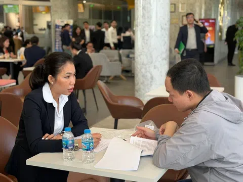 Từ trưởng phòng U60 đến Best Sales GenZ: Điểm chung của những sale bảo hiểm chuyển sang bán nhà Vinhomes