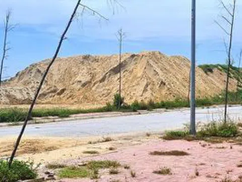Bãi tập kết cát trái phép ‘khổng lồ’ giữa lòng TP Thanh Hóa