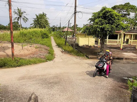 “Con đường 80 tuổi” vào đình Thạnh Phú ở Cà Mau: Có lập lờ quy hoạch?