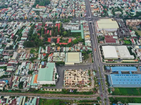 Công trình trăm tỷ xây dựng chui ở trung tâm Biên Hòa