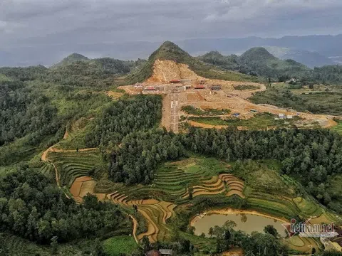Mặc Bộ Văn hóa vạch sai phạm, chùa Lũng Cú vẫn được xây tiếp