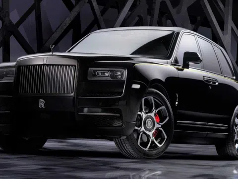 Rolls-Royce ra mắt "sứ giả bóng đêm" Cullinan Black Badge, đẹp hút hồn