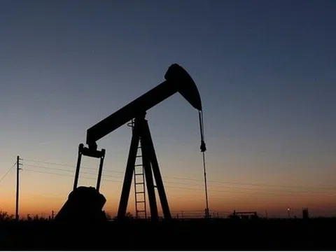 Giá dầu tăng mạnh