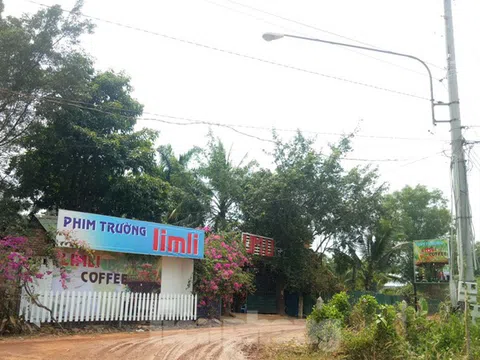 Phim trường, nhà hàng trái phép mọc như ‘nấm’ bên sông