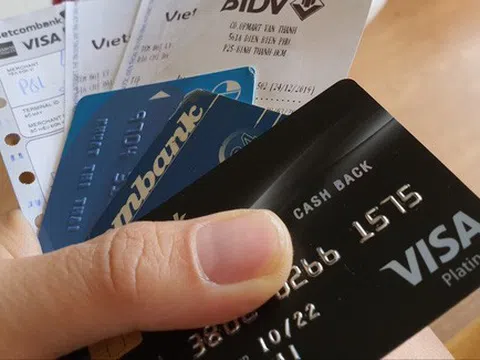 Chi tiêu qua thẻ tín dụng giảm tới 80%, ngân hàng muốn Visa, MasterCard miễn giảm phí