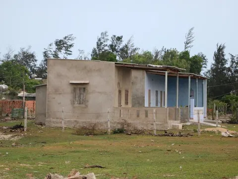 Dân ‘lơ’ chính quyền để lấn chiếm đất đai, xây nhà trái phép tại Khu kinh tế Nhơn Hội