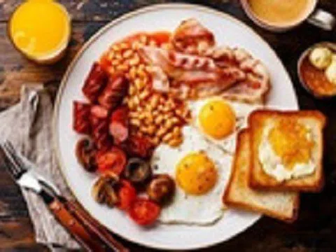 Có nên nhịn ăn sáng và ăn sớm bữa trưa?