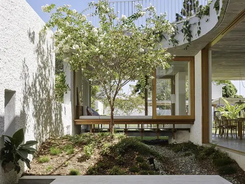 Nhà mái Thái lạ mắt với thiết kế ‘vườn trong nhà’