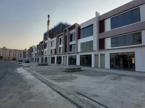 Chủ đầu tư chậm bàn giao nhà, người mua phải làm gì?
