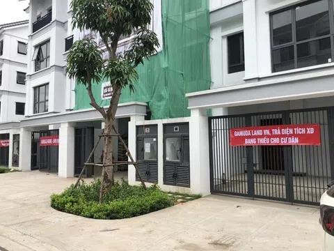 Cư dân Gamuda Gardens căng băng rôn ‘tố’ chủ đầu tư bội tín?