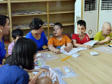 Lớp học hạnh phúc của bệnh nhi ung thư
