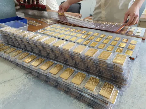 “Bốc hơi” 4 triệu đồng/lượng, giá vàng vẫn được dự báo tăng