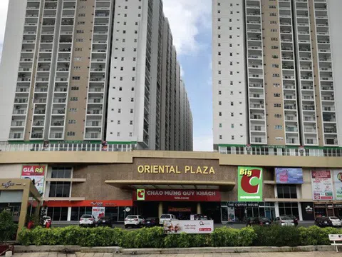 Cưỡng chế tháo dỡ 43 căn hộ xây trái phép tại chung cư Oriental Plaza Tân Phú, Tp.HCM