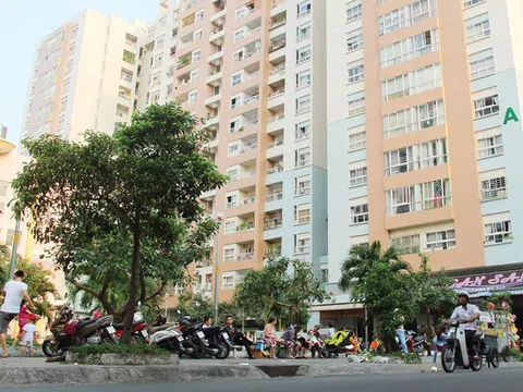 Nhà giá rẻ, bàn mãi không ra