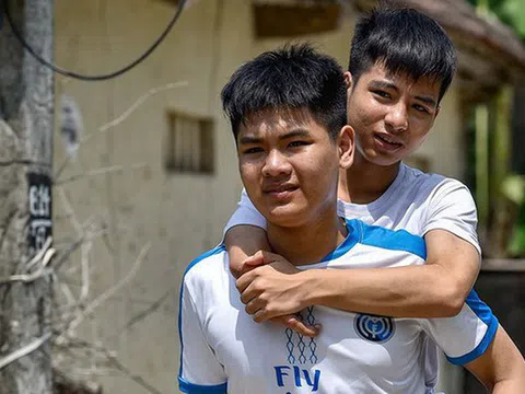 Tin vui: Đại học Y dược Thái Bình miễn toàn bộ học phí cho nam sinh cõng bạn 10 năm đi học