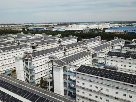 Dân bức xúc việc lắp điện năng lượng mặt trời ở mái chung cư