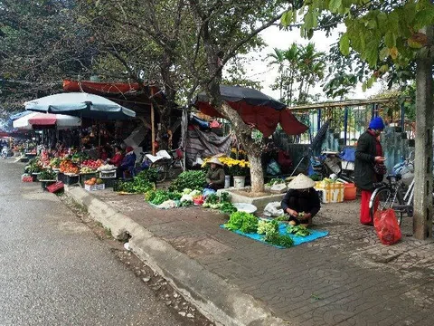 Điện Biên: “Đất vàng” vây kín rồi bỏ hoang… Chợ họp chợ lên cả đất di tích