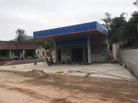 Bắc Giang: Cần xem xét, xử lý việc chuyển mục đích sử dụng đất, cấp Giấy phép xây dựng cửa hàng kinh doanh xăng dầu sát khu dân cư