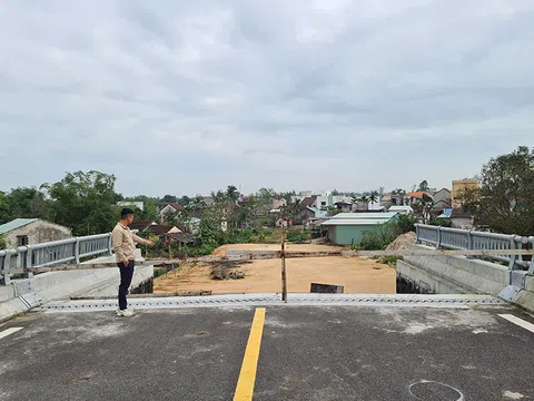 Cầu xây xong phơi mình chờ đường dẫn