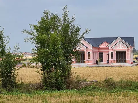 Phạt chủ đầu tư khu vui chơi màu hồng không phép ở Sóc Trăng