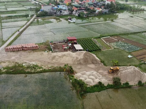 Kiến Thụy (Hải Phòng): Đất nông nghiệp biến thành bãi kinh doanh VLXD ngay trước mặt trụ sở xã?