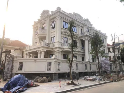 Hà Nội: Vi phạm trật tự xây dựng tại khu biệt thự 5,2ha Cầu Giấy nóng hầm hập khi chủ nhà bất tuân lệnh dừng thi công