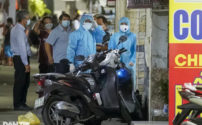 Tròn một tháng Covid-19 tái xuất, cả nước đã lao đao như thế nào?
