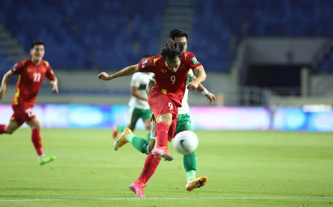 Trang Facebook cá nhân của Văn Toàn bị cổ động viên Malaysia tấn công