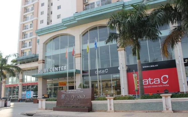 Dân Sài Gòn mua căn hộ gần 10 năm không có "sổ đỏ", nghi vấn chủ đầu tư “đi đêm” với ngân hàng SCB