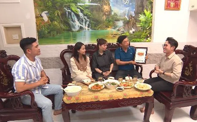 Huỳnh Lập tố Hoàng Sin ăn nhiều khiến cô bán thịt cười “tít mắt”