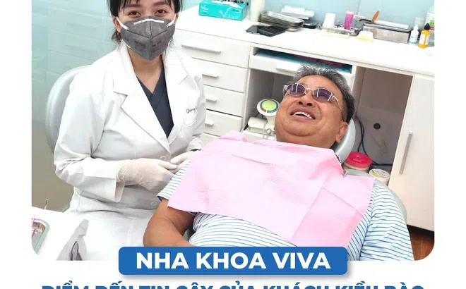 “Cùng đi dán sứ mà răng của em nó lạ lắm bác sĩ ơi?”
