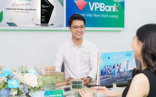 Trúng đồng thời nhiều giải thưởng khi gửi tiết kiệm, khách hàng VPBank nhận về hàng chục triệu đồng