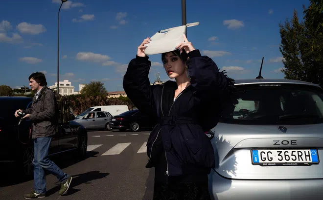 Châu Bùi trở thành đại diện đầu tiên đến từ Việt Nam ngồi front-row của nhà mốt Prada