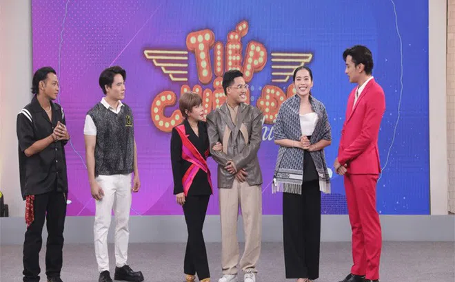 Nam Em chính thức trở lại "Tiếp chiêu đi chờ đi", tình tứ bên Thuận Nguyễn