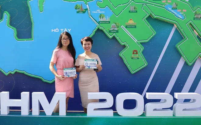 Dàn runner xinh đẹp chiếm sóng Expo Vpbank Hanoi Marathon 2022