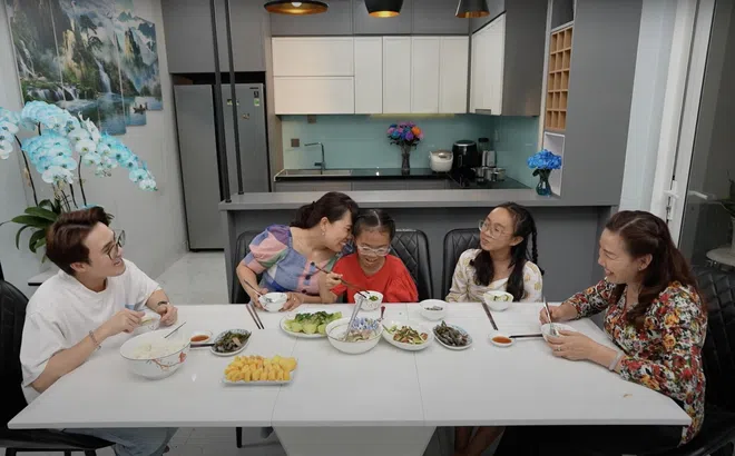 Khách mời chương trình “Cơm nhà Việt Nam” hạnh phúc vì được nấu cơm cho Huỳnh Lập