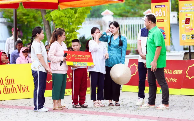 Lâm Vỹ Dạ, Tiến Luật bỏ tiền túi hỗ trợ hoàn cảnh khó khăn tại Mái ấm gia đình Việt