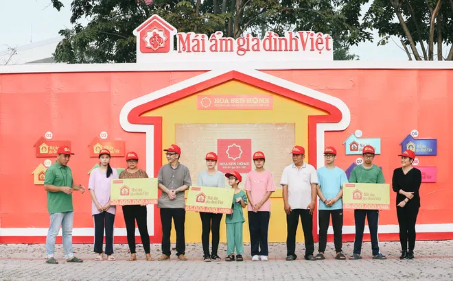 Hai nghệ sĩ gạo cội Đức Khuê, Thanh Hằng góp sức mang về 100 triệu đồng cho trẻ mồ côi tại Mái ấm gia đình Việt