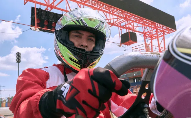 Hồ Quang Hiếu trải nghiệm cảm giác mạnh với Go Kart