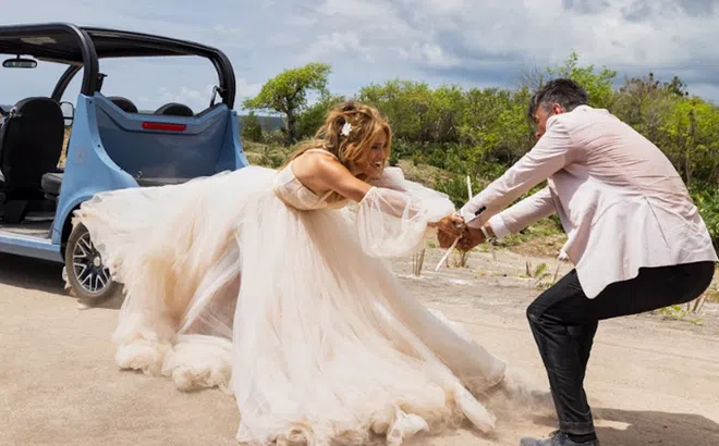 Câu chuyện "yêu lại từ đầu" cực hài hước của Jennifer Lopez & Josh Duhamel trong "Shotgun Wedding"