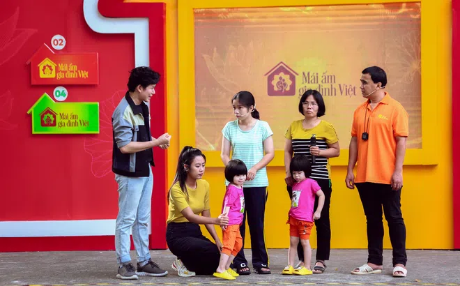 Quyền Linh xúc động trước cậu bé liên tục gặp biến cố mất người thân, một mình gồng gánh nuôi cậu, dì bị tâm thần