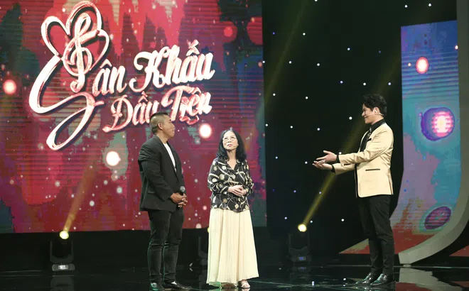 Sân khấu đầu tiên: Vũ Mạnh Cường bật khóc trước tình mẫu tử thiêng liêng của hai người xa lạ