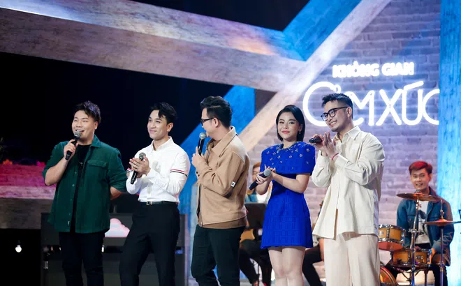 Phạm Hồng Phước cảm thấy may mắn vì có thể chia sẻ sự cô đơn qua các bài hát