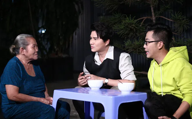 Hoàng Rapper “rủ rê” MC Vũ Mạnh Cường khám phá ẩm thực lâu đời tại khu phố ẩm thực Nguyễn Nhữ Lãm
