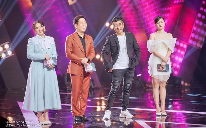 Show “Lạ lắm à nha” bùng nổ với hàng loạt siêu hit