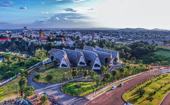 Đắk Lắk: Đường đi của khu đất vàng 19,8ha vào tay Trung Nguyên